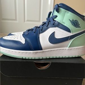 Air Jordan 1 Mid- sea foam/mystic blue/white